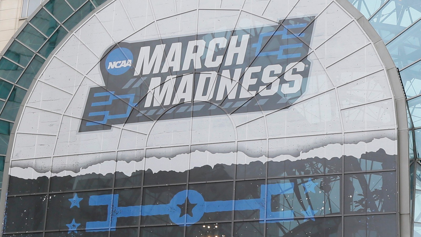 March Madness Elite Eight Parlay Picks & Predictions