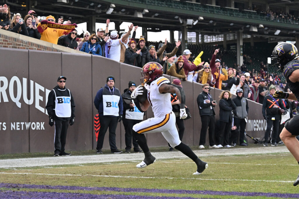 Minnesota Golden Gophers running back Darius Taylor (1)